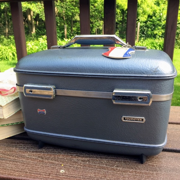 Vintage Handbags - Vtg American Tourister train case hard luggage